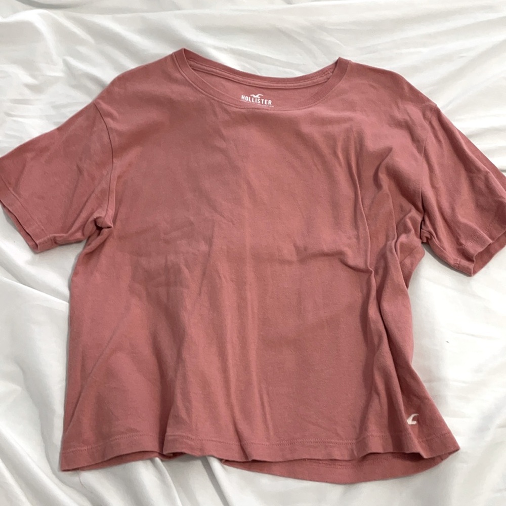 pink hollister cropped t-shirt